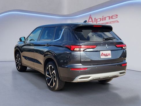 Used 2024 Mitsubishi Outlander SE image 3