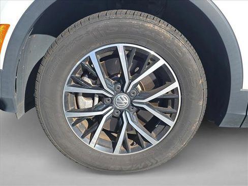 Used 2021 Volkswagen Tiguan SE image 21