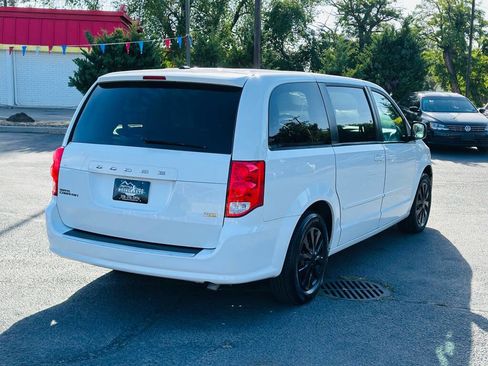 Used 2017 Dodge Grand Caravan SE w/ UConnect Hands-Free Group FWD image 7