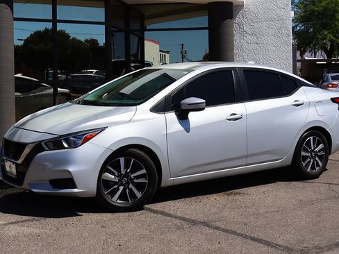 Used 2021 Nissan Versa SV FWD image 3