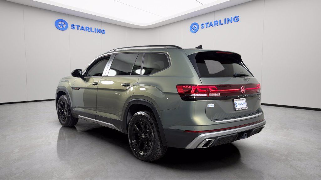 Used 2025 Volkswagen Atlas Peak Edition SE AWD/4WD image 5
