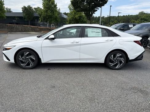 New 2026 Hyundai Elantra Limited FWD image 4