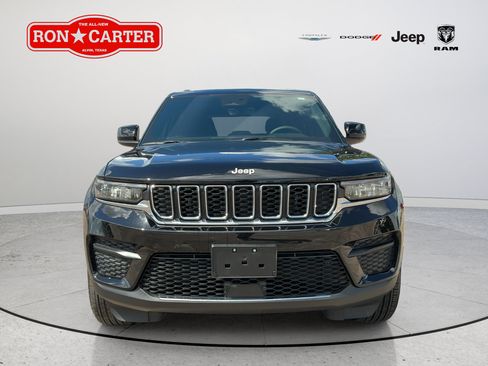 Used 2025 Jeep Grand Cherokee Laredo X RWD image 2