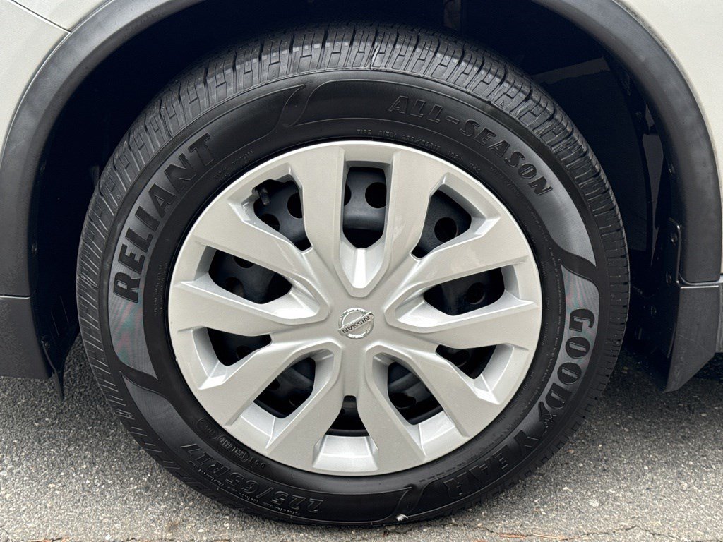 Used 2019 Nissan Rogue S FWD image 12