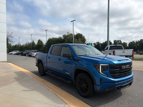 Used 2022 GMC Sierra 1500 Elevation w/ LPO, Elevation Black Package AWD/4WD image 7