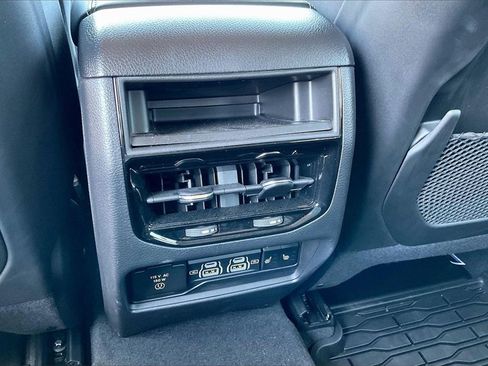 Used 2023 Jeep Grand Cherokee Limited w/ Black Appearance Package image 33