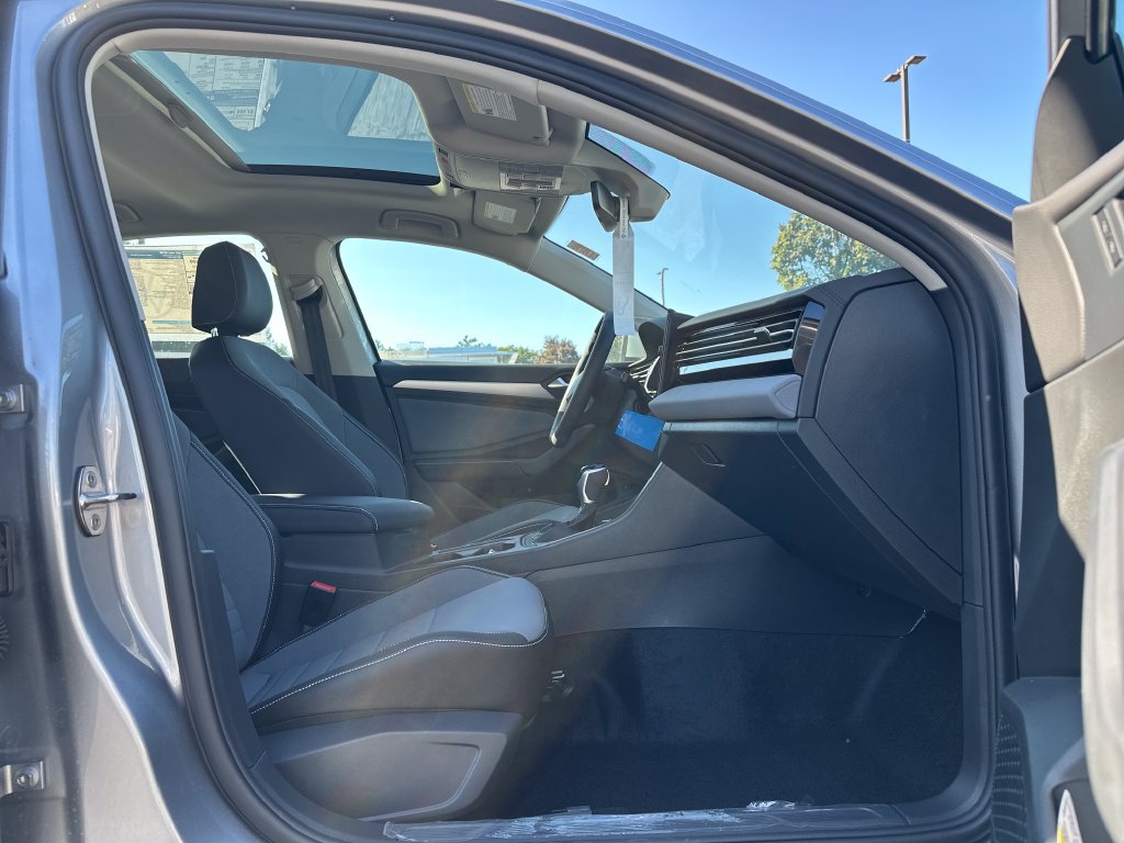 New 2027 Volkswagen Jetta SE FWD image 20