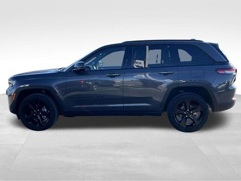 Used 2023 Jeep Grand Cherokee Altitude image 4