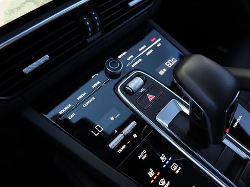 Used 2019 Porsche Cayenne S image 57