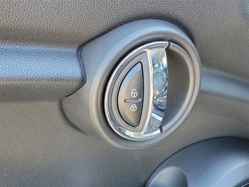 Used 2020 MINI Cooper 2-Door Hardtop image 14