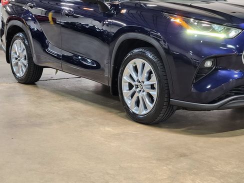 Used 2022 Toyota Highlander Limited FWD image 16