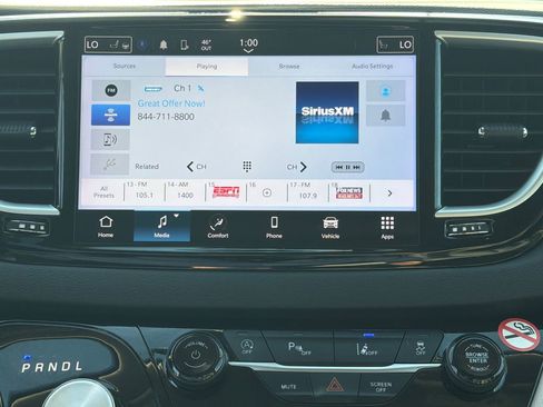 Used 2024 Chrysler Pacifica Touring-L FWD image 27