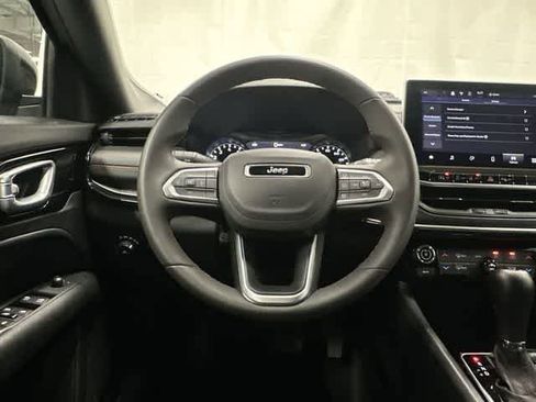 Used 2025 Jeep Compass Trailhawk w/ Trailer Tow Group AWD/4WD image 15