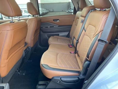 Used 2025 Nissan Pathfinder Platinum w/ Cargo Package image 27
