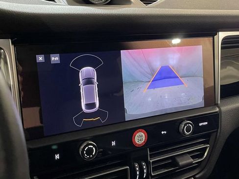 Used 2024 Porsche Macan image 30