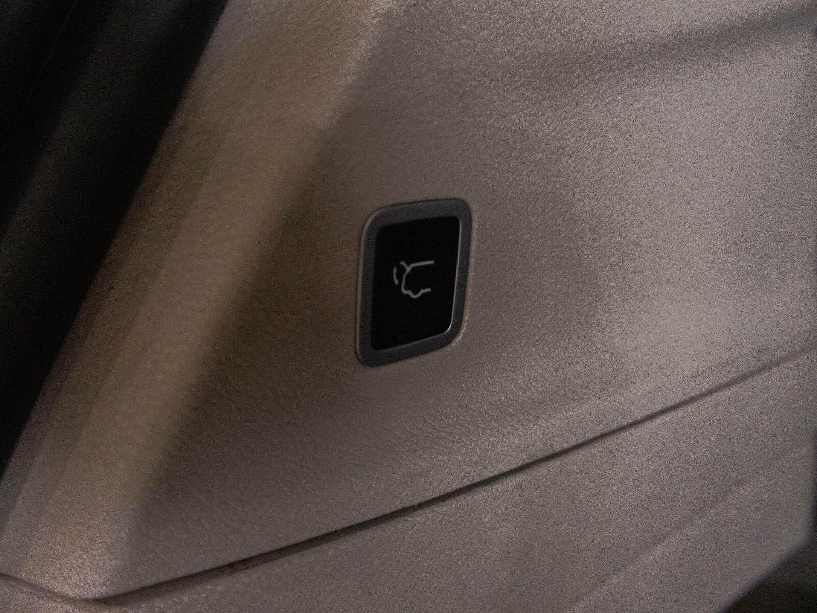 Used 2024 Chrysler Pacifica Touring-L FWD image 24