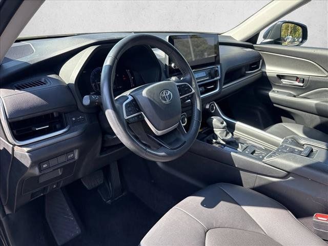 Certified 2025 Toyota Grand Highlander AWD image 9