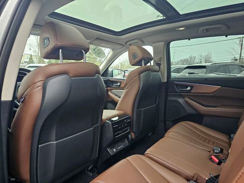 Used 2024 Acura MDX SH-AWD w/ Technology Package image 25