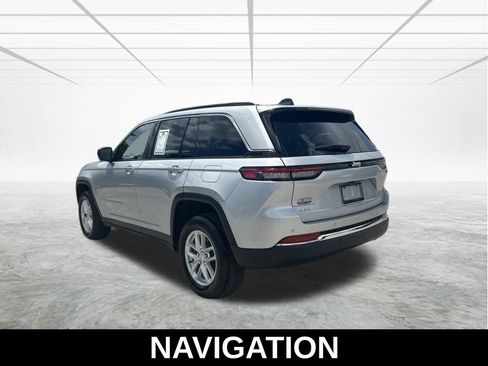 Used 2024 Jeep Grand Cherokee Laredo X w/ Luxury Tech Group I AWD/4WD image 7