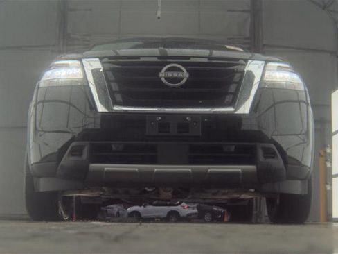Used 2023 Nissan Pathfinder Platinum image 4