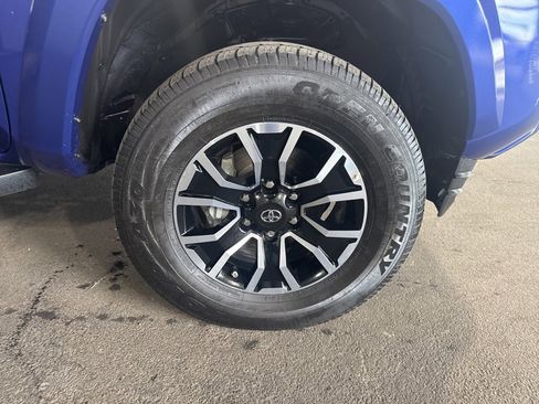 Used 2023 Toyota Tacoma TRD Sport image 7