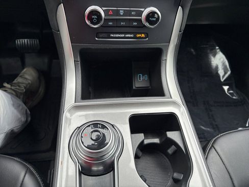 Used 2024 Ford Edge SEL w/ Convenience Package image 11