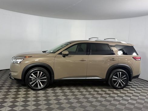 Used 2024 Nissan Pathfinder Platinum w/ Cargo Package AWD/4WD image 11