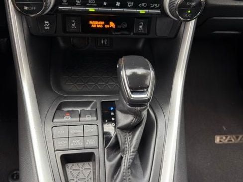 Used 2019 Toyota RAV4 XLE AWD/4WD image 14