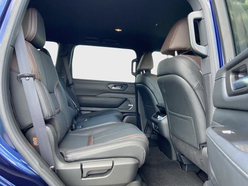 Used 2025 Nissan Armada SL AWD/4WD image 19