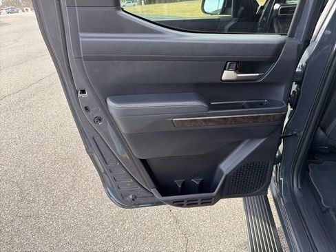 Used 2025 Toyota Tacoma TRD Off-Road image 15