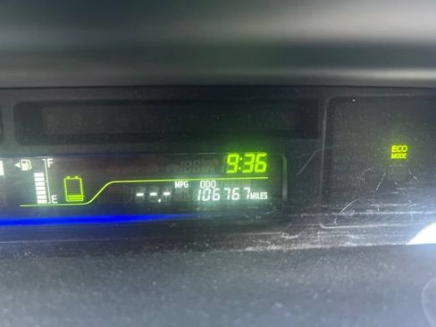 Used 2014 Toyota Prius V Two FWD image 9