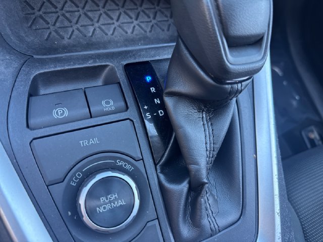Used 2019 Toyota RAV4 LE w/ Carpet Mat Package AWD/4WD image 23
