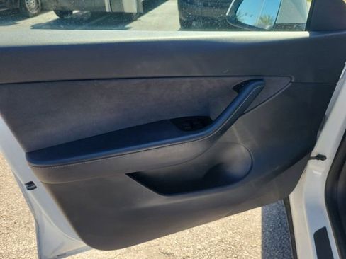 Used 2020 Tesla Model Y Long Range image 15