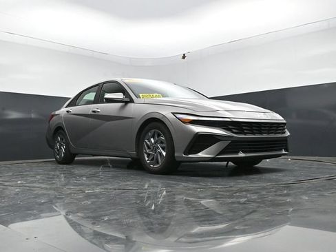 Used 2024 Hyundai Elantra SEL FWD image 47