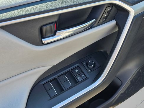 Used 2019 Toyota RAV4 XLE Premium image 28