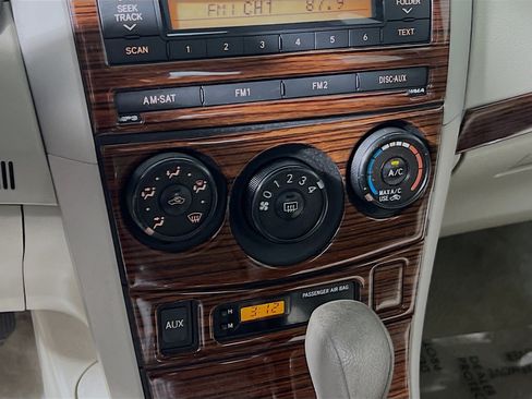 Used 2010 Toyota Corolla LE FWD image 23