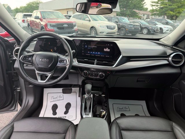 Used 2025 Chevrolet Trax ACTIV w/ Driver Confidence Package FWD image 2