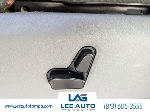 Used 2010 Chrysler Town & Country Touring FWD image 20