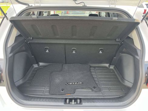 Certified 2025 Hyundai Venue SE FWD image 10