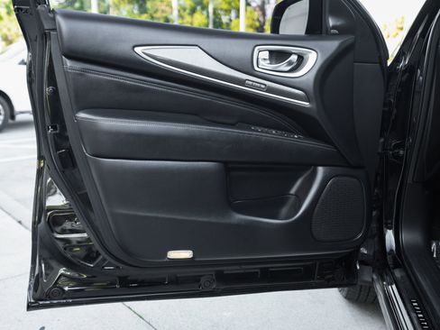 Used 2020 INFINITI QX60 Luxe w/ Essential Package image 32