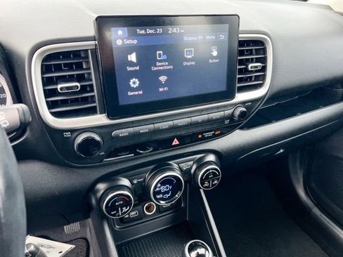 Certified 2022 Hyundai Venue SEL image 19