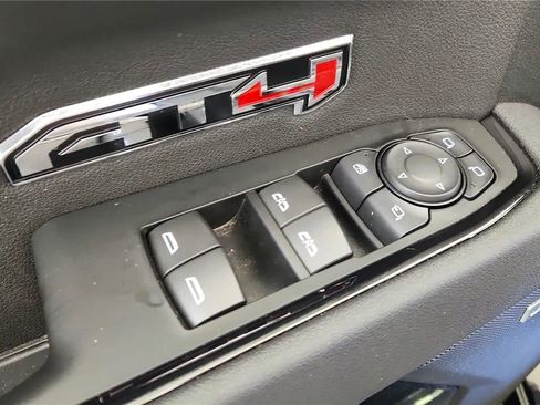 Used 2025 GMC Sierra 1500 AT4 w/ Technology Package AWD/4WD image 32