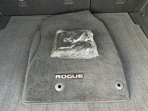 Used 2023 Nissan Rogue SV image 18