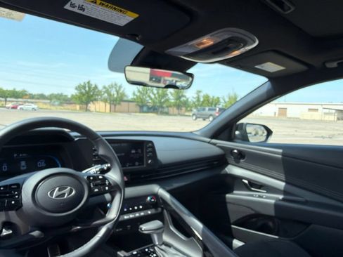 Used 2026 Hyundai Elantra SEL Sport Premium FWD image 23