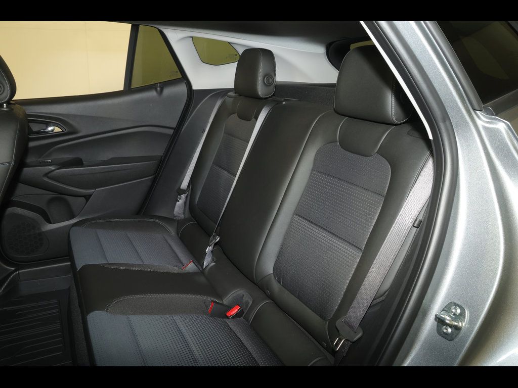 Used 2025 Chevrolet Trax LT w/ Driver Confidence Package FWD image 25