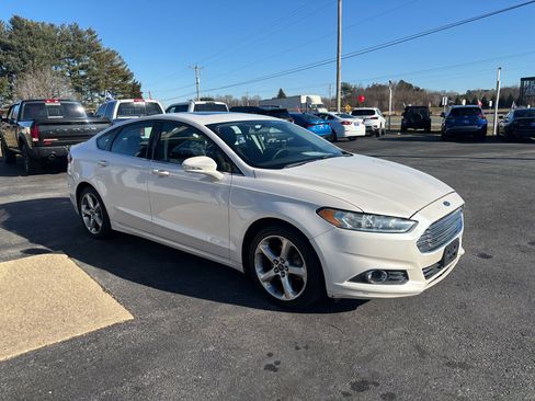 Used 2014 Ford Fusion SE image 4