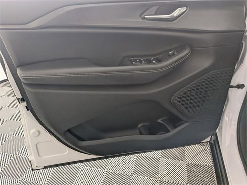 Certified 2023 Jeep Grand Cherokee L Altitude image 10