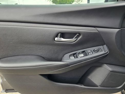 Used 2024 Nissan Sentra SV FWD image 17