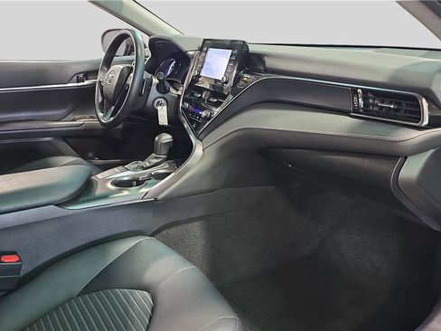 Used 2024 Toyota Camry SE image 16