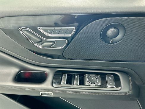 Used 2021 Lincoln Aviator Reserve w/ Elements Package Plus image 11